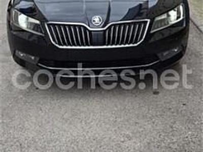 Usado Skoda Superb Ambition 150 CV (110 kW) 2017 Negro Berlina