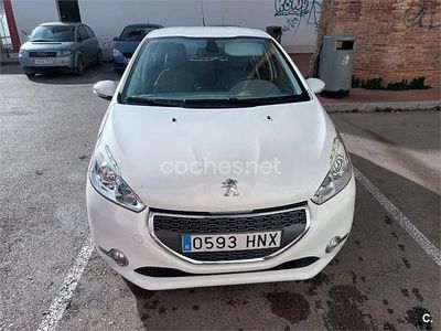 Usado Peugeot 208 82 CV (60 kW) 2013 Blanco Utilitario