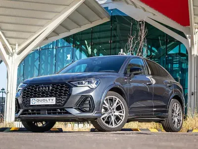 Usado Audi Q3 Sportback Ambiente 150 CV (110 kW) 2025 Gris / plata SUV