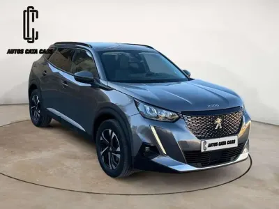 Usado Peugeot 2008 Allure 131 CV (96 kW) 2021 Gris / plata SUV