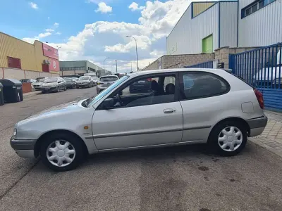 Usado Toyota Corolla Terra 72 CV (52 kW) 1999 Gris Coupe