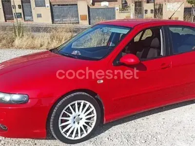 Usado Seat Leon FR 180 CV (132 kW) 2005 Rojo Utilitario