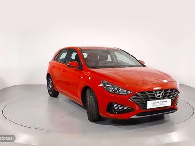 Usado Hyundai i30 120 CV (88 kW) 2025 Rojo Berlina