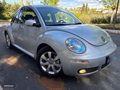 Plateado Usado 2008 VW Beetle Elegance Coupe | 6900 €