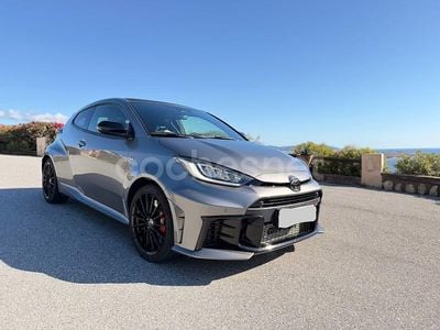 Gris / plata Usado 2025 Toyota Yaris Berlina | 54.000 €
