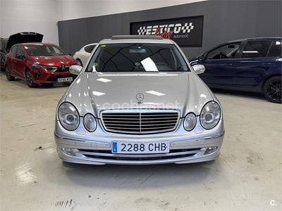 Usado Mercedes E500 Avantgarde 306 CV (225 kW) 2002 Gris / plata Berlina