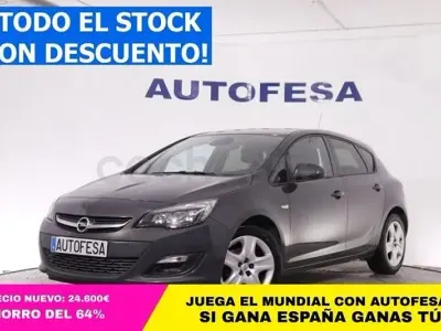 Usado Opel Astra Selective 140 CV (102 kW) 2015 Negro Berlina