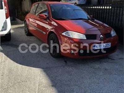 Usado Renault Mégane II Dynamique 115 CV (84 kW) 2004 Rojo Berlina