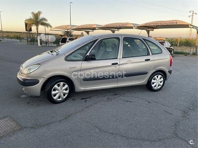 Usado Citroën Xsara Picasso Exclusive 90 CV (66 kW) 2005 Beige Monovolumen