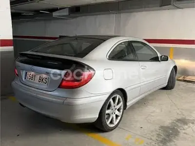 Usado Mercedes C200 163 CV (119 kW) 2001 Gris / plata Berlina