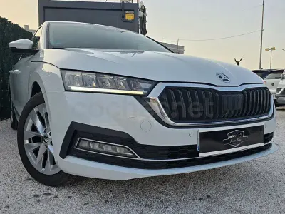 Usado Skoda Octavia Selection 115 CV (84 kW) 2023 Blanco Berlina