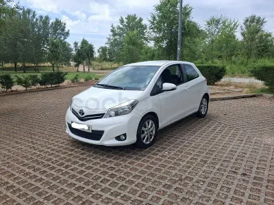 Usado Toyota Yaris Active 69 CV (50 kW) 2012 Blanco Utilitario