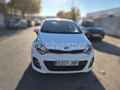 Blanco Usado 2015 Kia Rio Berlina | 7900 € (Precio justo)