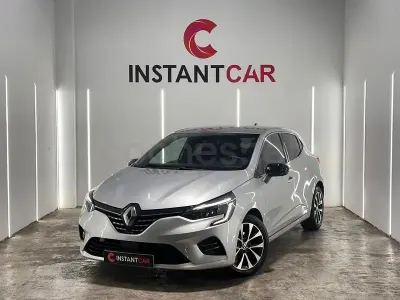 Usado Renault Clio V Business 90 CV (66 kW) 2023 Gris / plata Berlina