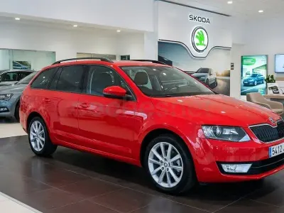 Usado Skoda Octavia Elegance 105 CV (77 kW) 2014 Rojo Familiar