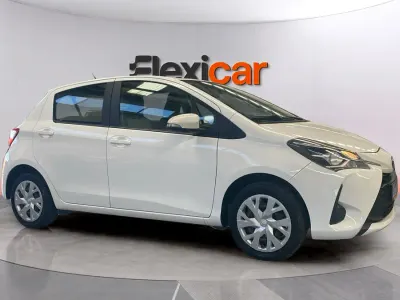 Usado Toyota Yaris Active 69 CV (50 kW) 2019 Blanco Berlina