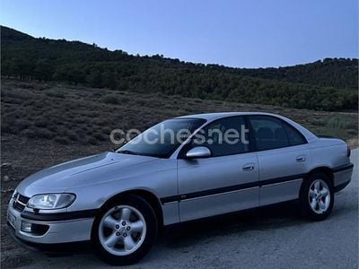 Gris / plata Usado 1999 Opel Omega Berlina | 2900 €