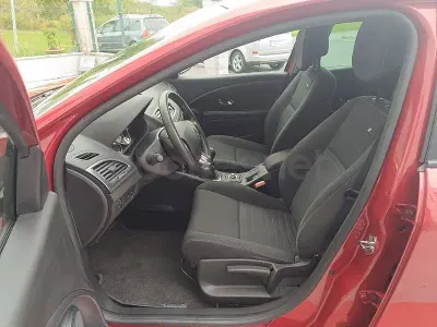 Usado Renault Mégane Intens 115 CV (84 kW) 2015 Granate Berlina