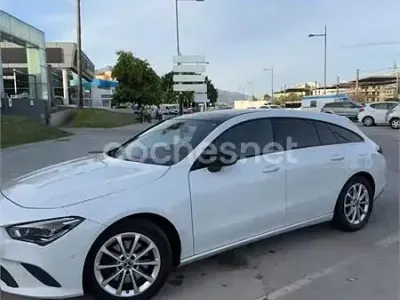 Usado Mercedes CLA220 Shooting Brake 177 CV (130 kW) 2019 Blanco Familiar