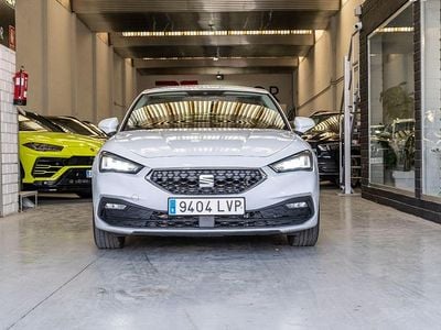 Usado Seat Leon Style 110 CV (80 kW) 2022 Blanco Berlina