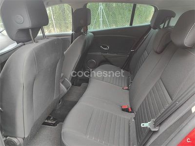 Usado Renault Mégane Dynamique 115 CV (84 kW) 2014 Rojo Berlina