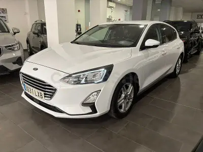 Usado Ford Focus Trend 120 CV (88 kW) 2022 Blanco Berlina