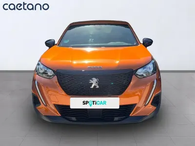 Usado Peugeot 2008 Active 100 CV (73 kW) 2023 Naranja SUV
