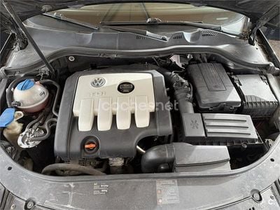 Usado VW Passat Sportline 140 CV (102 kW) 2005 Negro Berlina