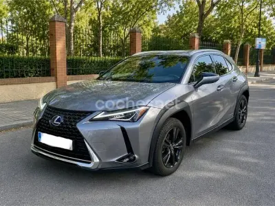 Usado Lexus UX Business Edition 184 CV (135 kW) 2021 Gris / plata SUV