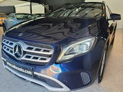 Usado Mercedes GLA200 136 CV (100 kW) 2018 Azul SUV