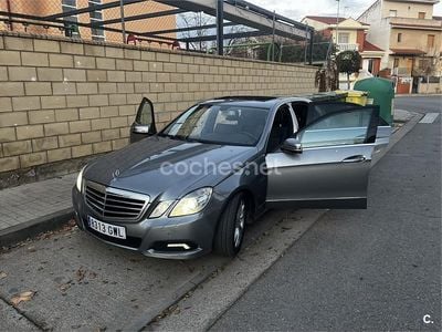 Usado Mercedes E250 Avantgarde 204 CV (150 kW) 2010 Gris / plata Berlina