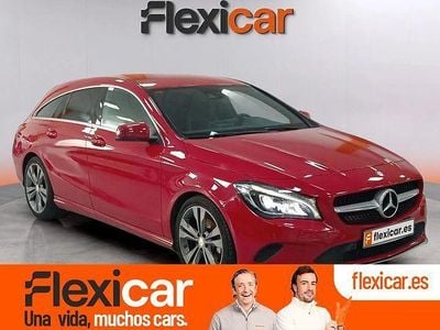 Usado Mercedes CLA200 Shooting Brake 136 CV (100 kW) 2017 Rojo Familiar