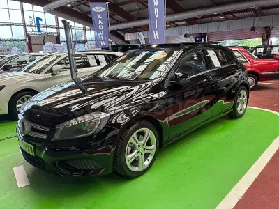 Usado Mercedes A200 Urban 136 CV (100 kW) 2014 Negro Berlina