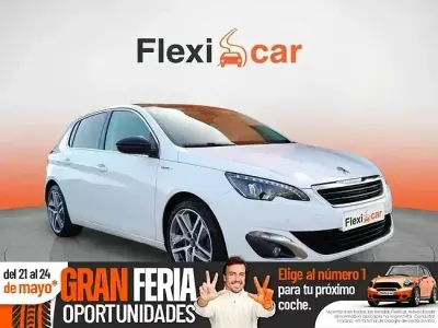 Usado Peugeot 308 Allure 130 CV (95 kW) 2017 Blanco Berlina
