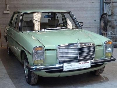 Usado Mercedes 230 110 CV (80 kW) 1978 Verde Berlina