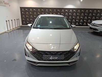 Gris Usado 2024 Hyundai i20 Utilitario | 15.900 € (Un poco caro)