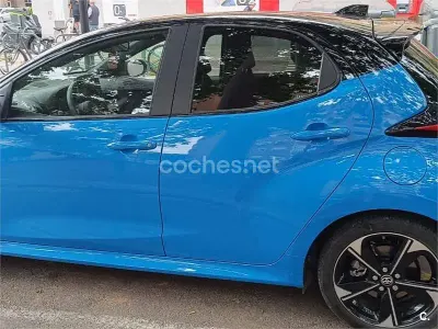 Usado Toyota Yaris Hybrid Edition 130 CV (95 kW) 2024 Azul Berlina