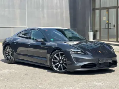 Usado Porsche Taycan 4S Sport Turismo 389 kW (530 CV) 2023 Gris Familiar