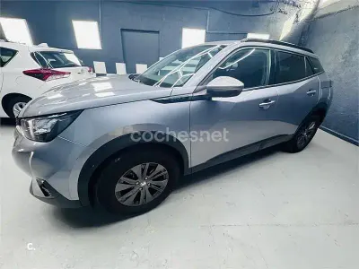 Usado Peugeot 2008 Style 110 CV (80 kW) 2021 Gris / plata SUV