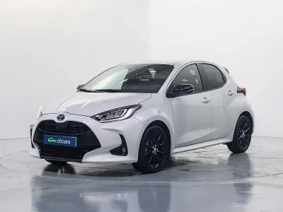 Usado Toyota Yaris Hybrid Plus 116 CV (85 kW) 2022 Blanco Berlina