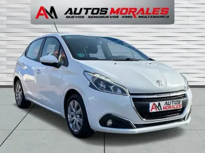 Używany Peugeot 208 Active 82 KM (60 kW) 2019 Biały Hatchback