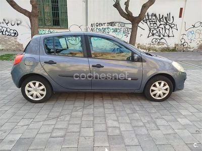 Usado Renault Clio II 100 CV (73 kW) 2007 Gris / plata Berlina