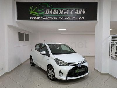 Usado Toyota Yaris Hybrid Active 100 CV (73 kW) 2016 Blanco Berlina