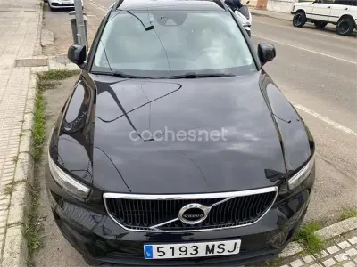 Begagnad Volvo XC40 Momentum 150 HK (110 kW) 2021 Svart SUV