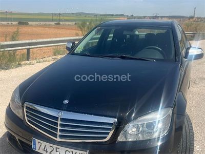 Usado Mercedes C220 Classic 170 HP (125 kW) 2009 Preto Sedan