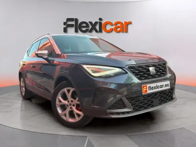 Usado Seat Arona FR 150 CV (110 kW) 2023 Gris SUV
