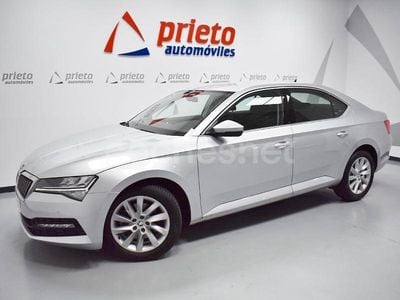 Usado Skoda Superb Ambition 150 CV (110 kW) 2021 Gris / plata Berlina
