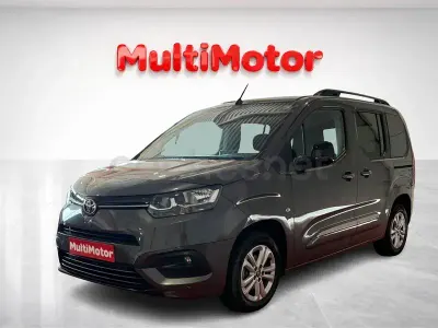 Usado Toyota Proace Verso Active 110 CV (80 kW) 2023 Gris / plata Familiar