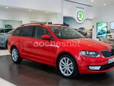Usado Skoda Octavia Elegance 105 CV (77 kW) 2014 Rojo Utilitario