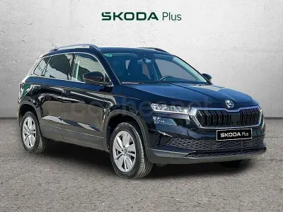 Usado Skoda Karoq Selection 116 CV (85 kW) 2025 Negro SUV